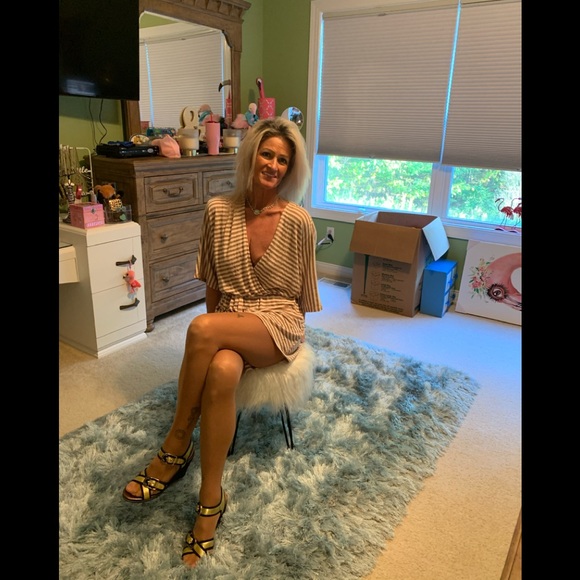 Meet your Posher, Mindy - Picture 2 of 3